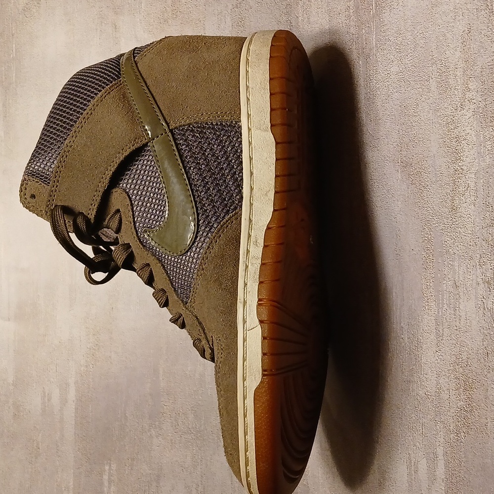 Nike Woman's Olive Green Suede & Mesh Dunk Sky Hidden Wedge High-Top Sneakers 8 - Picture 3 of 7